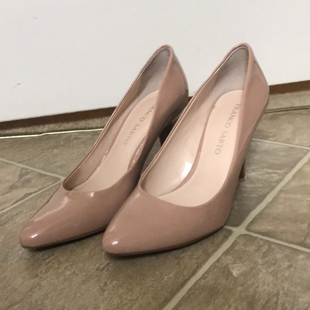 Nude Pumps
